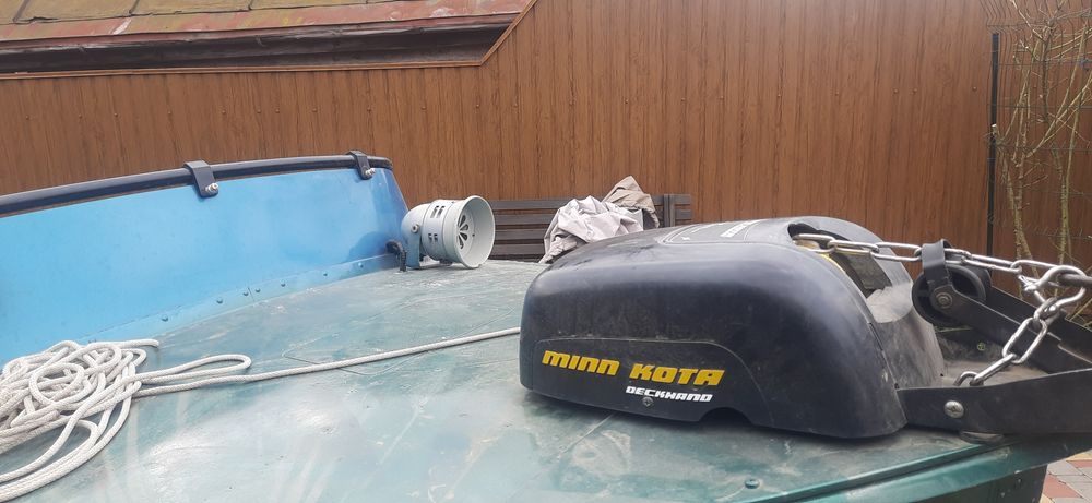 Лодка з лафетом Южанка мотор Меркурі 20