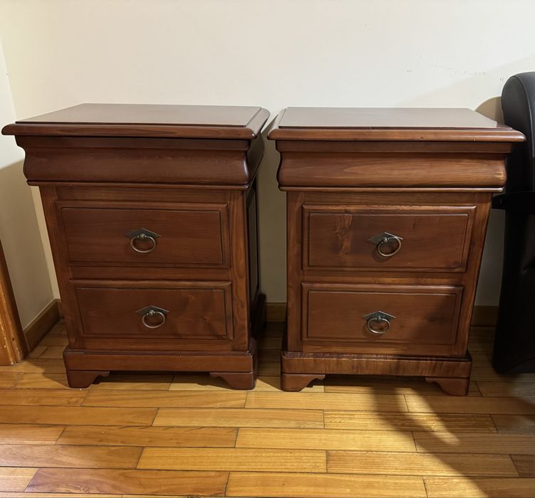 Mesas de Cabeceira - Mogno maciço (130€/cada)