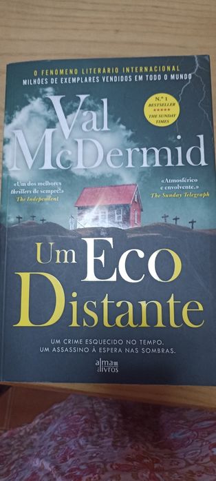 Um eco distante Val McDermid