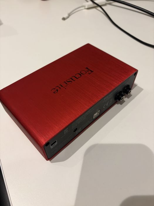Focusrite Scarlett 2i2 1st Gen [PARA REPARAÇÃO]