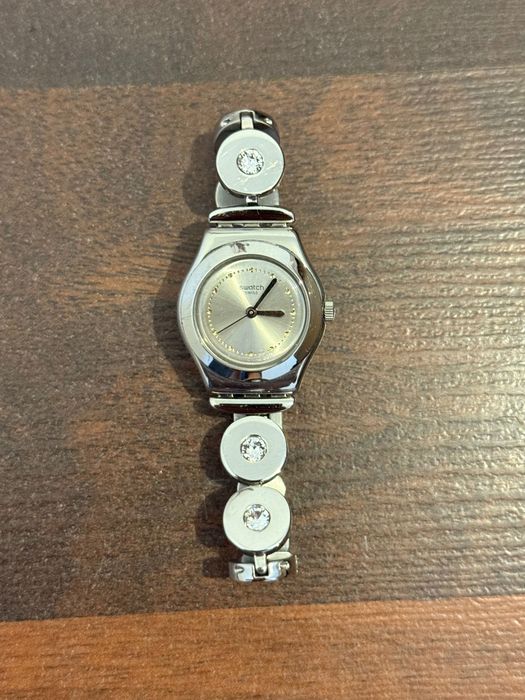 Продам жіночий годинник Swatch