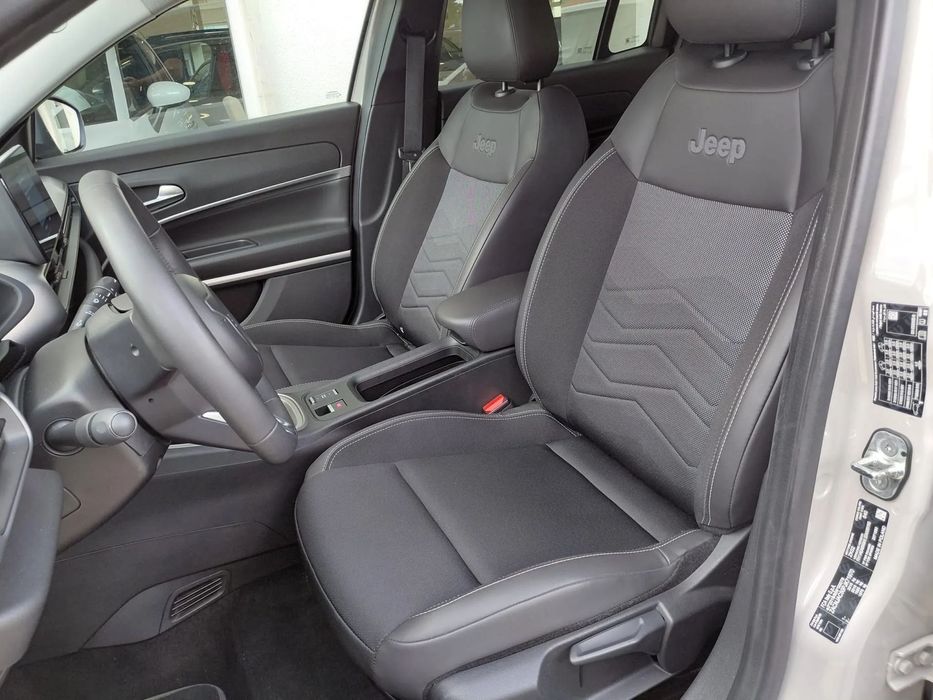 Jeep Avenger 54 kWh Summit foto 4
