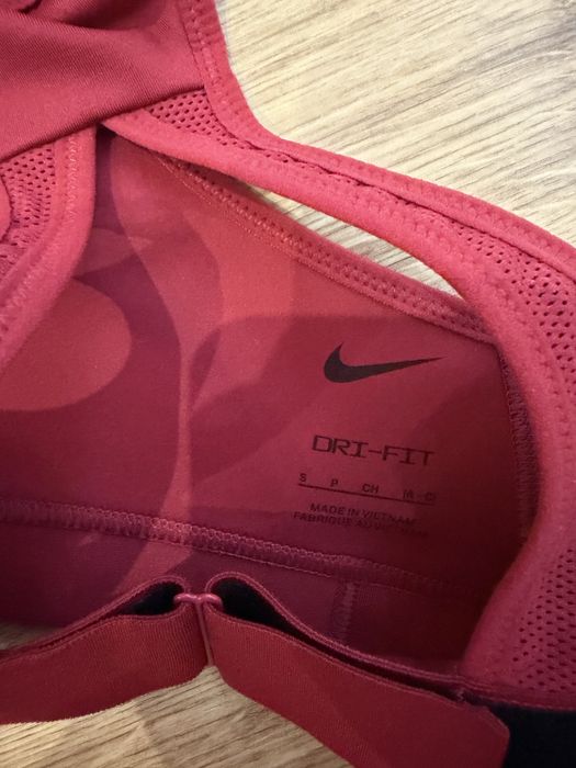 Топ спортивний Nike розмір S