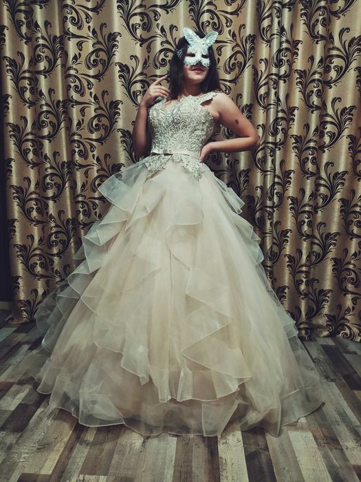 Весільна святкова випускна сукня