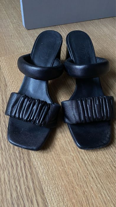 Босоніжки, літне взуття