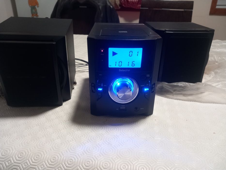 Rádio e CD como novo para venda