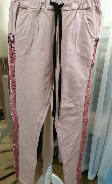 Spodnie chinosy  z cekinami 40