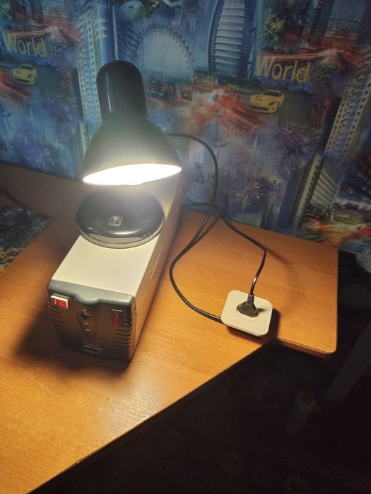 Інвектор, станція , безперебійне світло 220v заряджається за 2 години