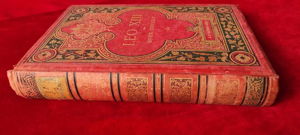 Старинный роскошный  фолиант. Римский Папа Лев XIII