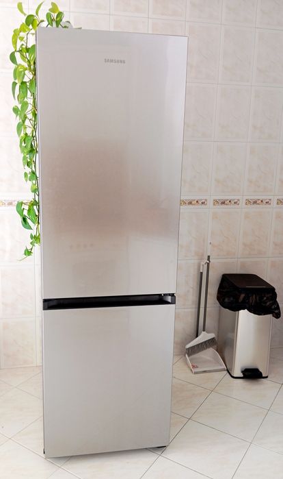 Frigorífico Combinado SAMSUNG, No Frost - 185.3 cm - 340 L - Inox - engC
