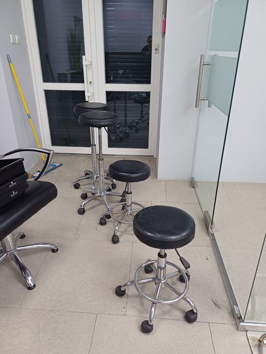 Перукарське обладнання,мийка,дзеркало,тележка,дитяче крісло