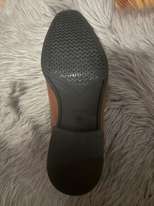 Sapatos da Geox castanhos pele