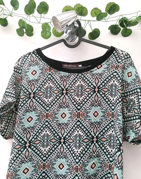 Blusa de Manga Curta com Padrão Geométrico
