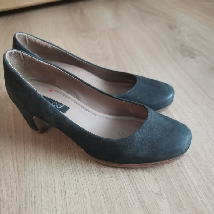 Czarne damskie buty na obcasie Ecco