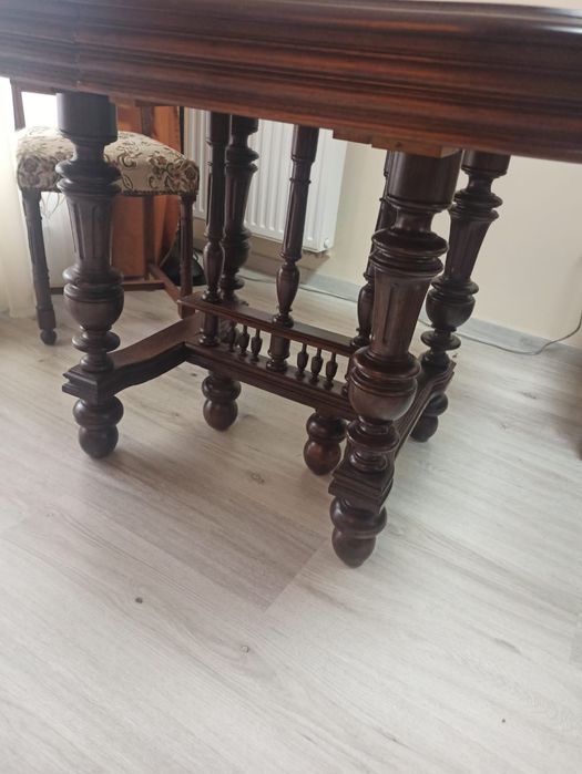 Elegancki stół retro z 6 krzesłami