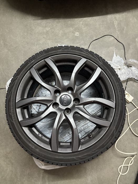 Conjunto- Pneus 225/40R18 + Jantes (PCD 114.3)