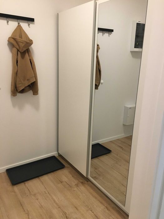 Szafa przesuwna z lustrem 150 cm