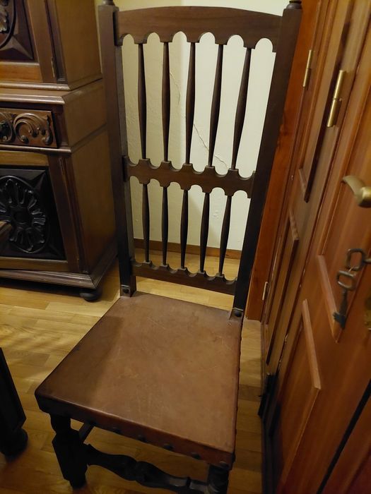 Móvel,mesa e cadeiras de sala de jantar