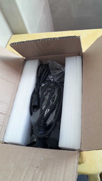 2 x Mini Led (spot and Wash)64563978723329123