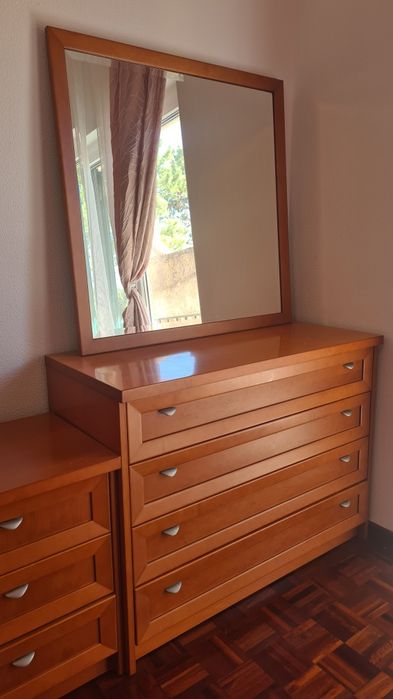 Conjunto de Quarto Completo em Madeira Maciça(Cama c/ Gavetões, Cómoda, Espelho,2 Mesas de Cabeceira