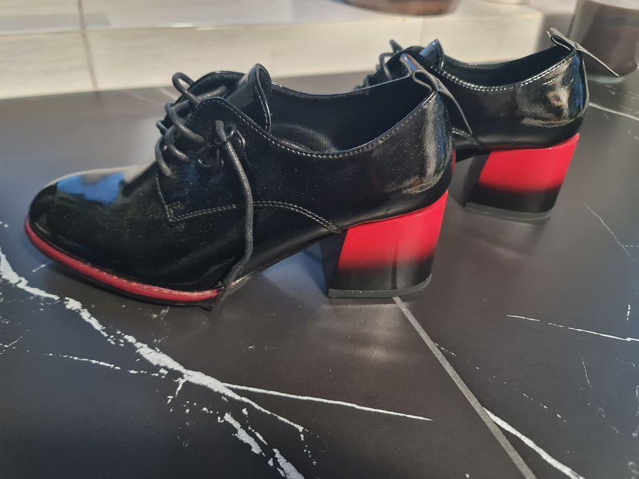 Czarbe lakierki buty damskie 37