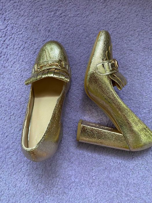 Nowe, złote buty
