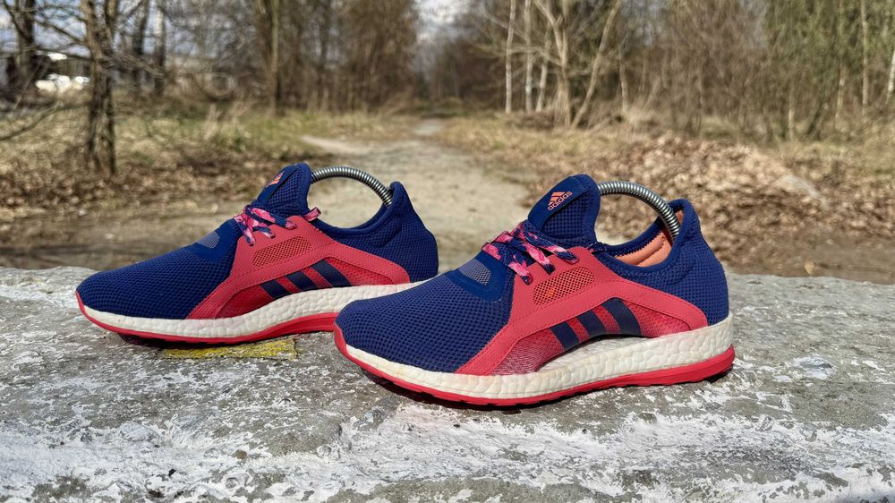 Жіночі бігові кросівки Adidas Pure Boost X