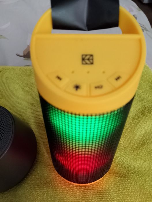 Dwa głośniki bluetooth