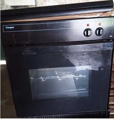 Forno e placa Aspes com tampa de vidro preto temperado.