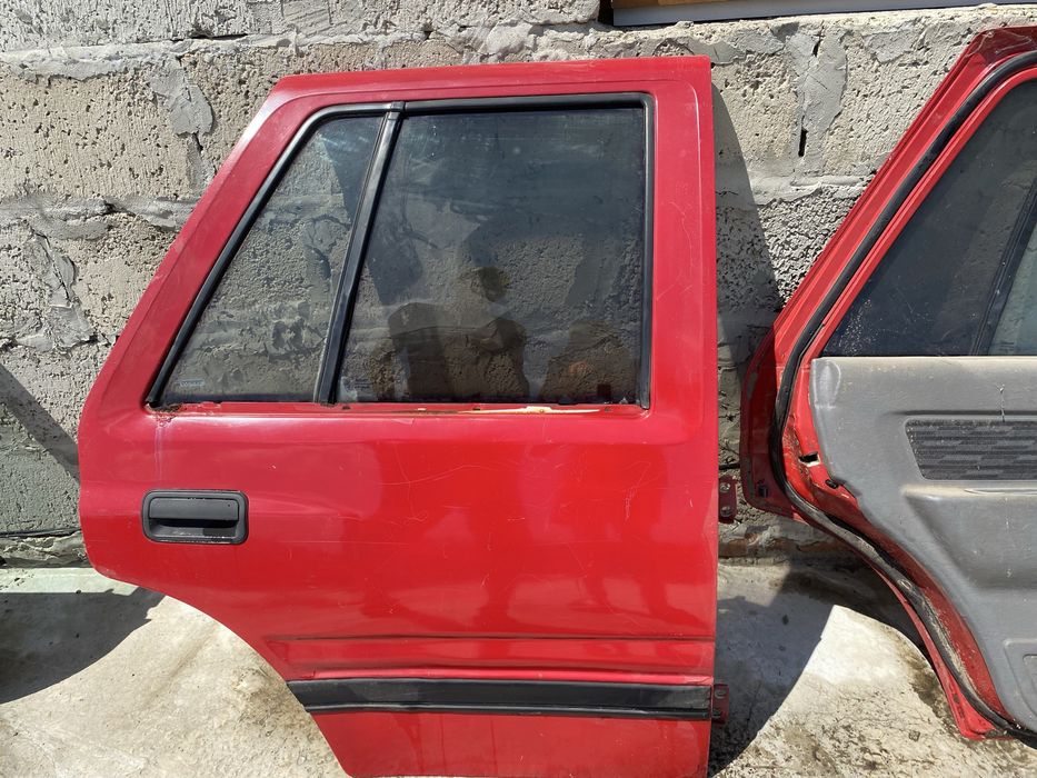 Двері до Опель форньери