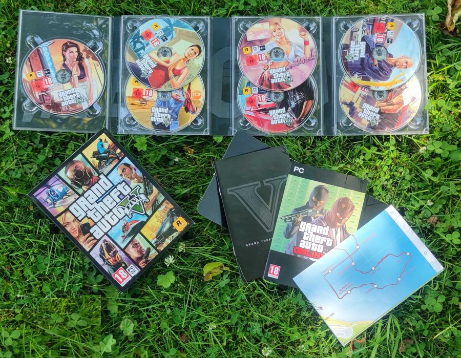 Pudełkowa wersja gry GTA V na PC
