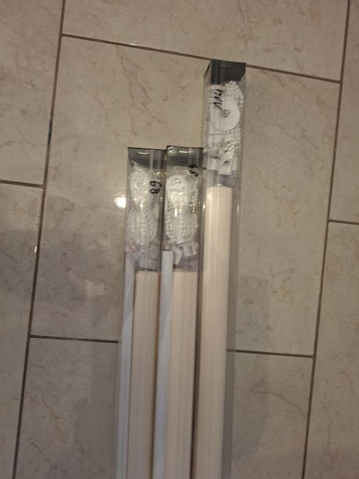 Rolety kremowe nowe.