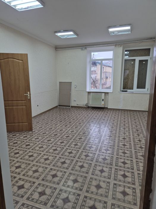 Продаю офісне приміщення, всі комунікації, центр