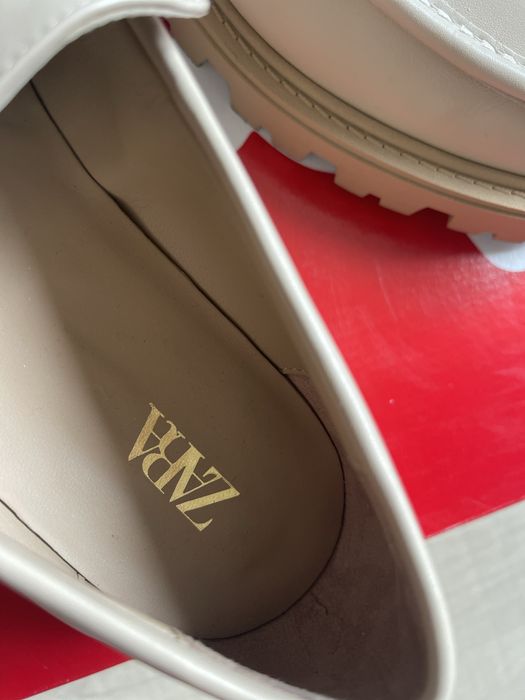 Шкіряні лофери Zara