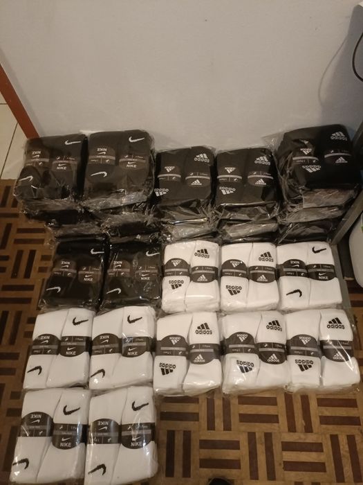Meias grossas cano alto
Nike/adidas 
Preto ou branco
Para encomenda
Me