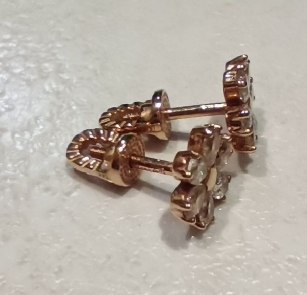 Золоті сережки пусети з камінням Swarovski, гвозді 585 проба.