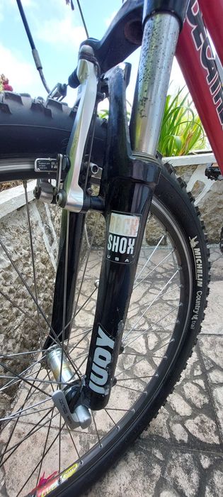 Bicicleta de suspensão total