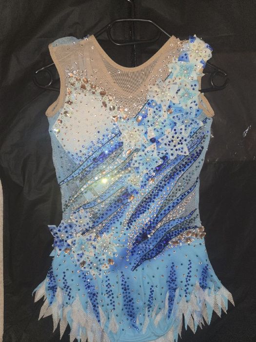 Ціну знижено!Неймовірний гімнастичний купальник 10-12 років.