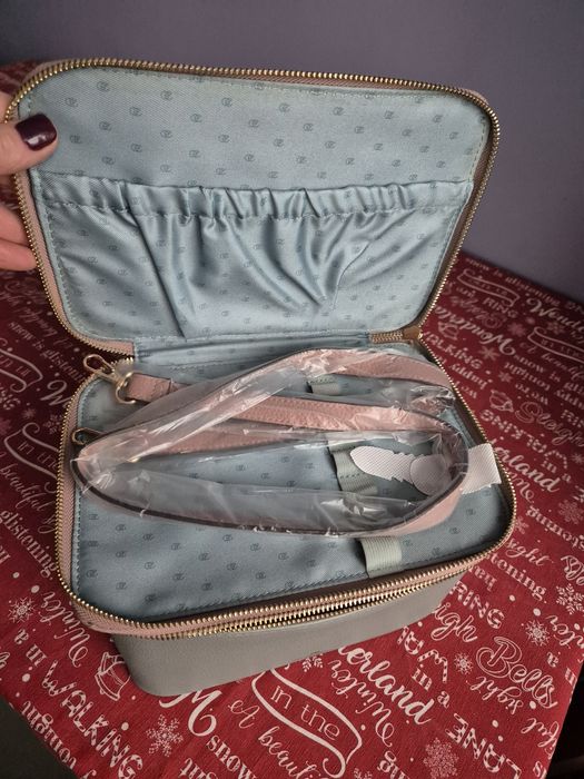 Kuferek na kosmetyki Oriflame