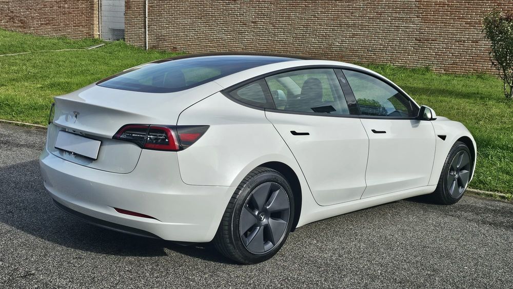 Tesla Model 3 Standard Range Plus  RWD