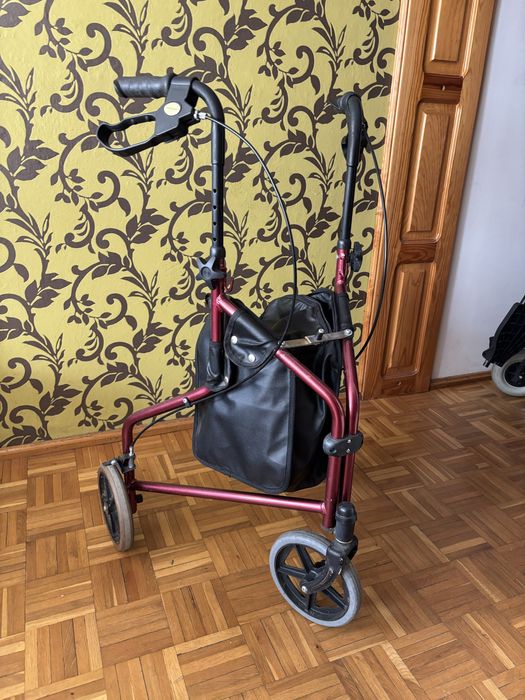 Chodzik aluminiowy trójkołowy
