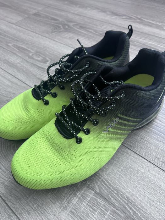 Кросівки чоловічі