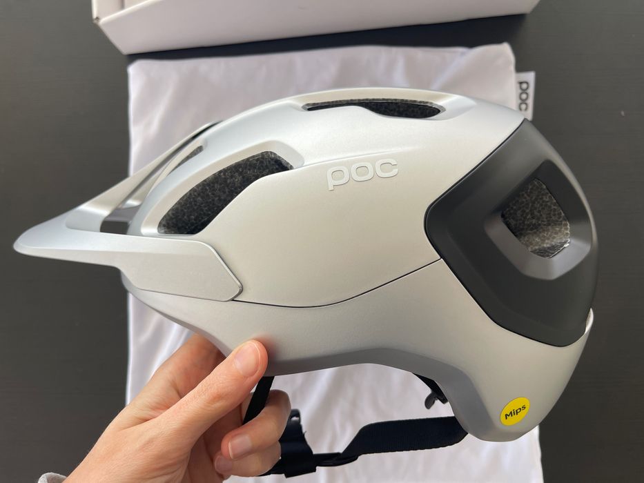 capacete Bicicleta POC Axion cinzento claro