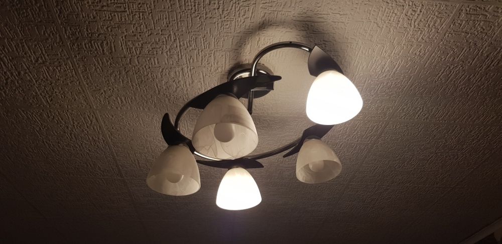 Żyrandol, lampa pokojowa