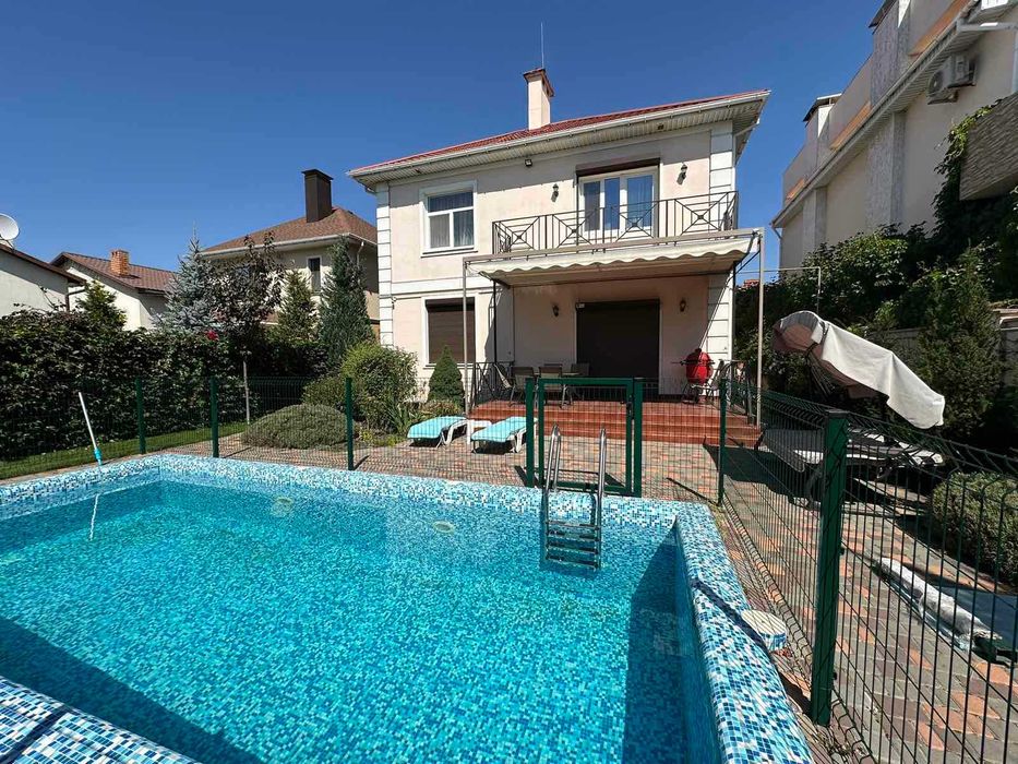 Продажа ДОМА в Совиньоне, бассейн