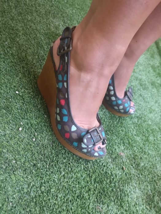 Sandálias tamanho 37 (como novas)