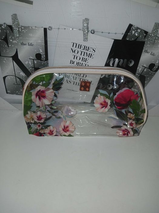 Nowa kosmetyczka Ted Baker kwiaty