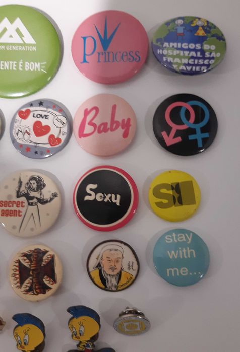 Lote de Pins, antigos e modernos, várias temáticas