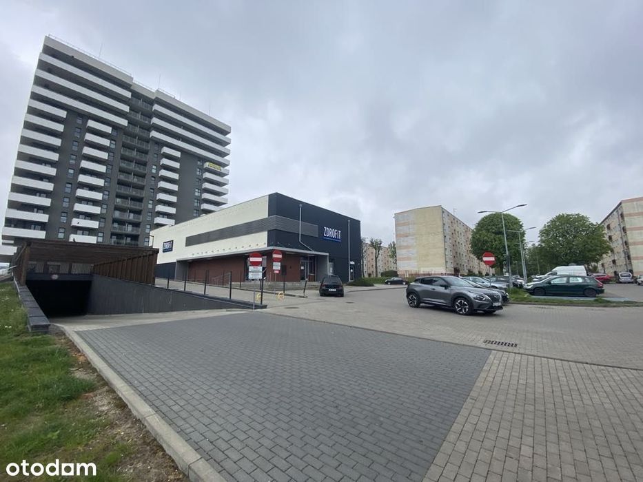 Lokal parterowy z witrynami
