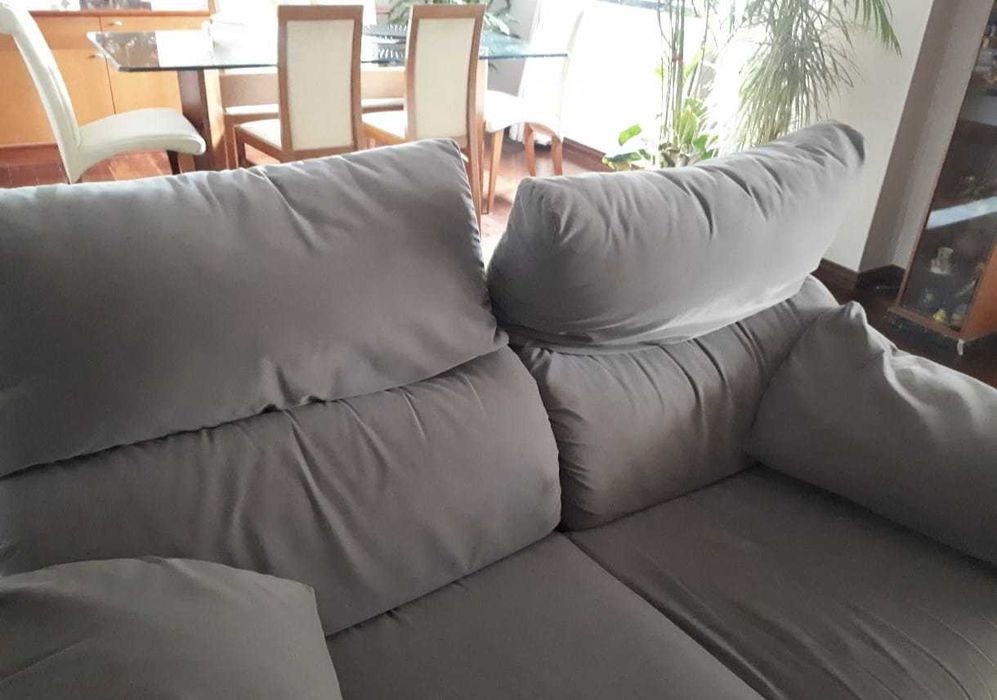 Sofá de 2 lugares, couro natural nobuck, com encostos de cabeça ajustáveis – muito bom estado
